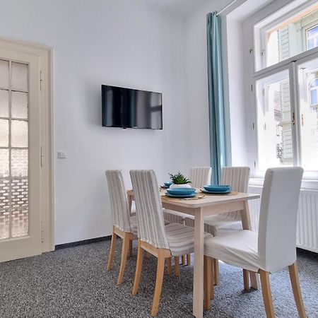 Finnem Rentals Tyrsova Prague Ngoại thất bức ảnh