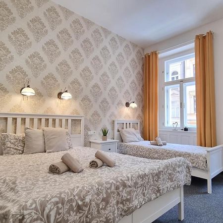 Finnem Rentals Tyrsova Prague Ngoại thất bức ảnh