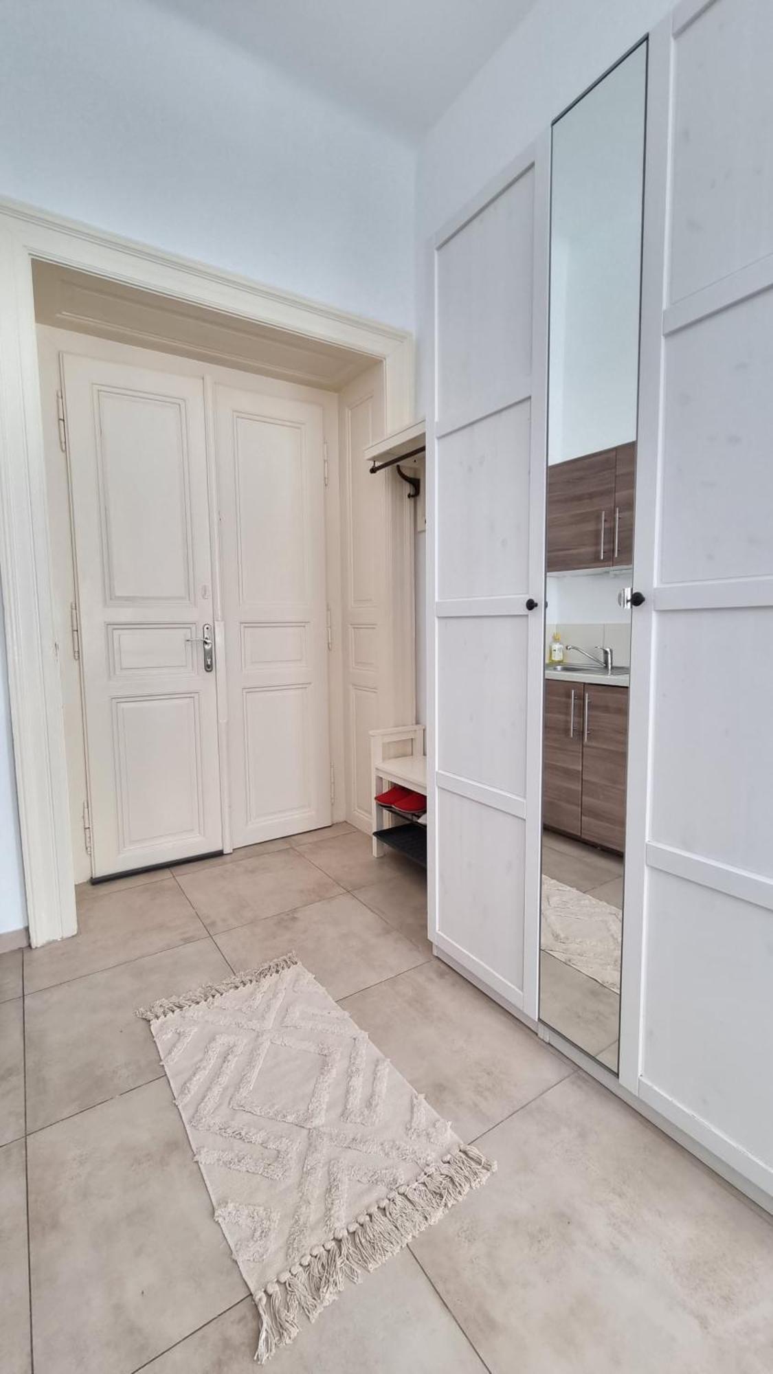 Finnem Rentals Tyrsova Prague Ngoại thất bức ảnh