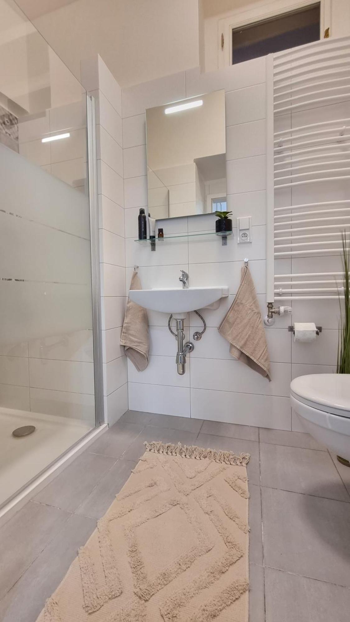 Finnem Rentals Tyrsova Prague Ngoại thất bức ảnh