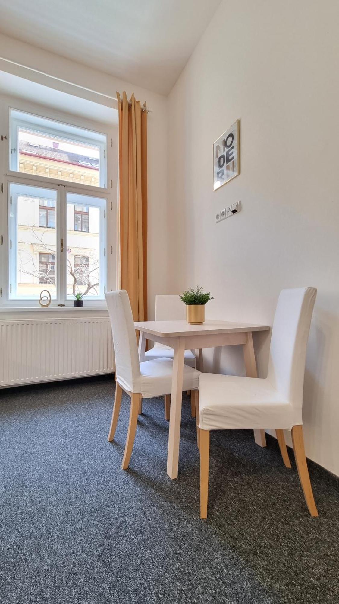 Finnem Rentals Tyrsova Prague Ngoại thất bức ảnh